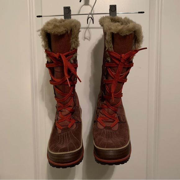Sorel fur-lined snow boots, size 7.5 - Picture 7 of 8